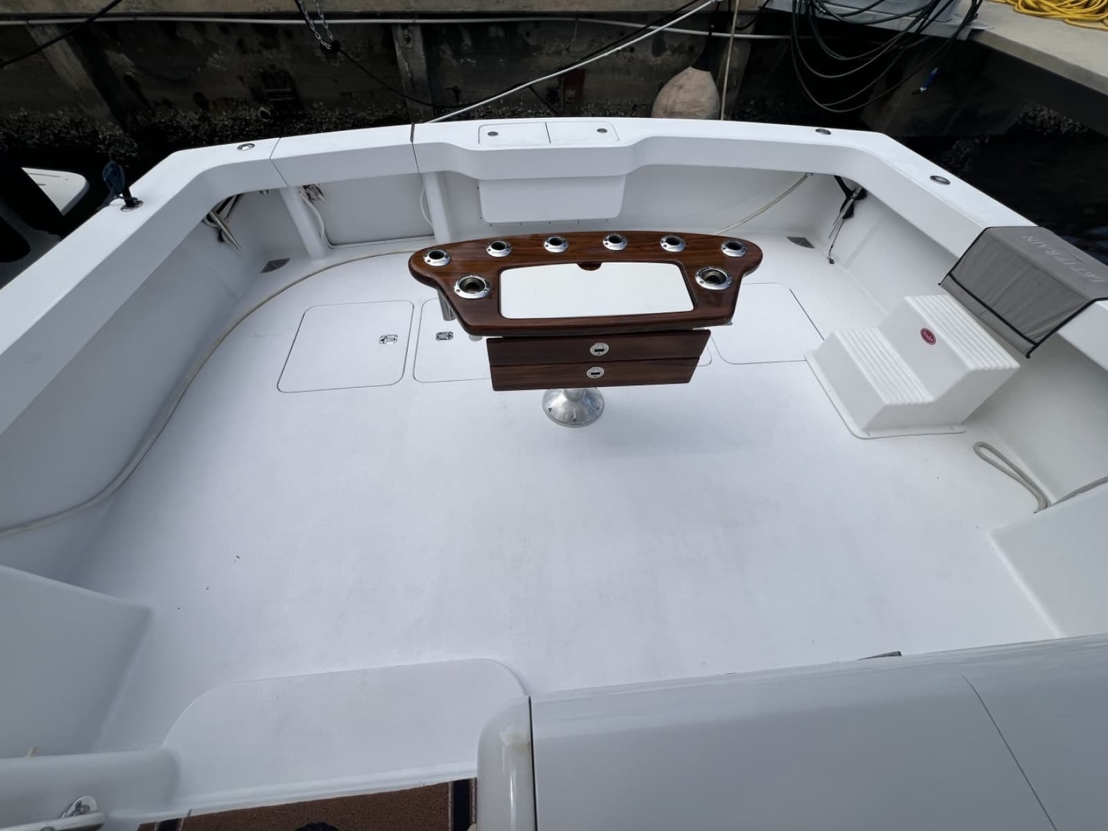 Viking 52 LET IT RAIN - Cockpit