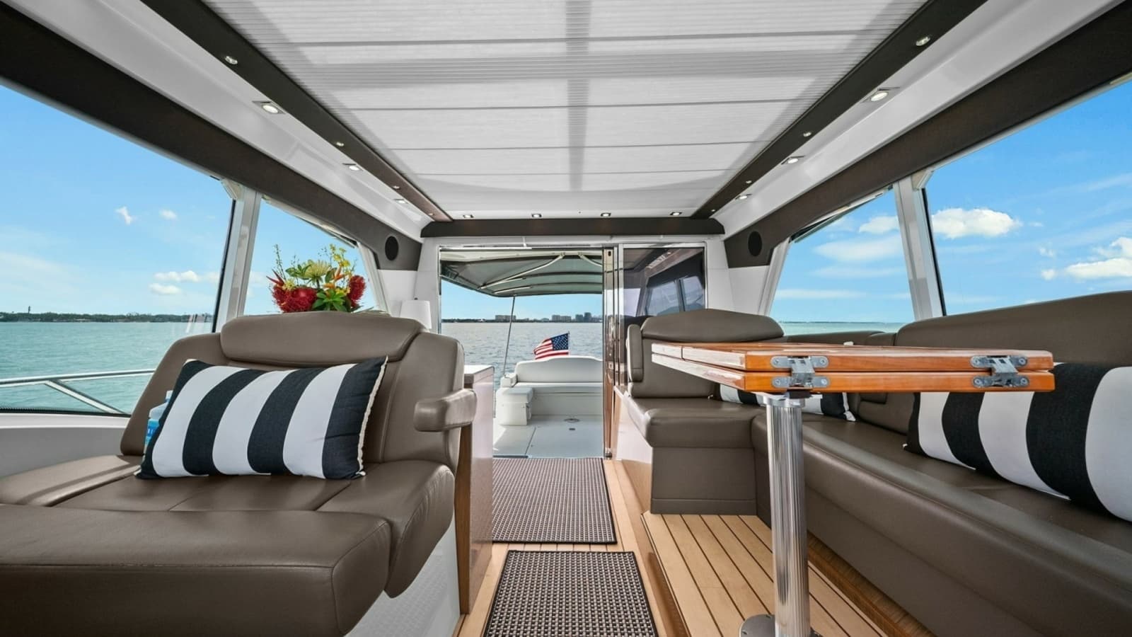 2014 Cruisers Yachts 48 Cantius