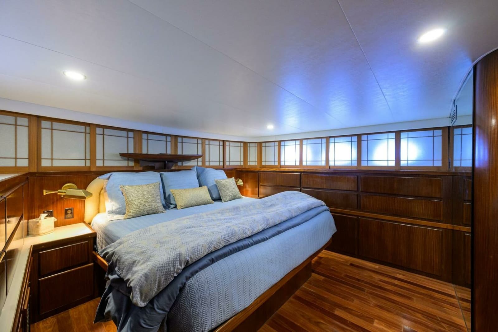 1991 Hatteras 78 Cockpit Motor Yacht