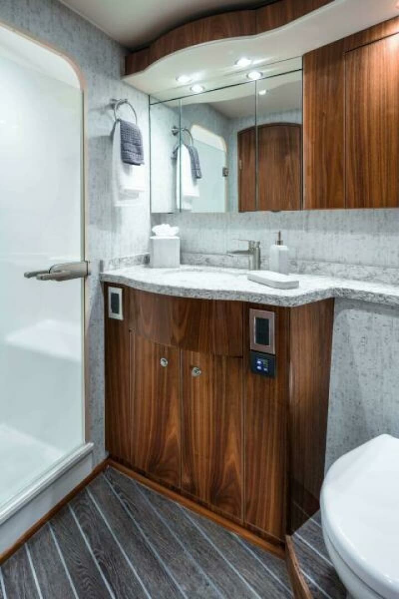Viking 58 Convertible Head