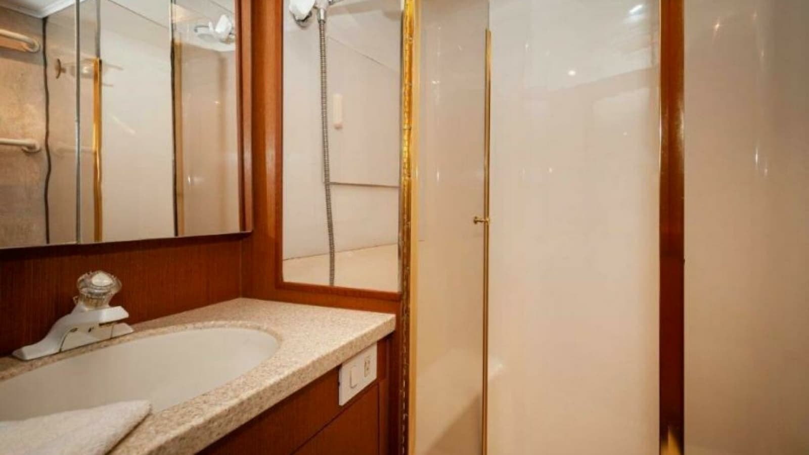 1998 Ocean Yachts 48 Super Sport Master Head