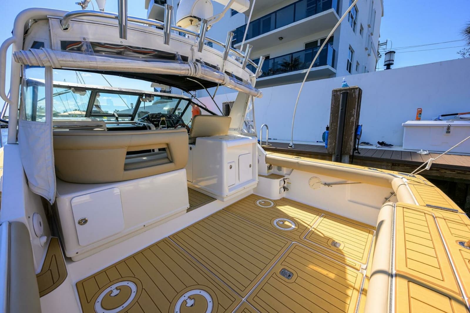 Tiara 3100 LE Black Jack - Cockpit