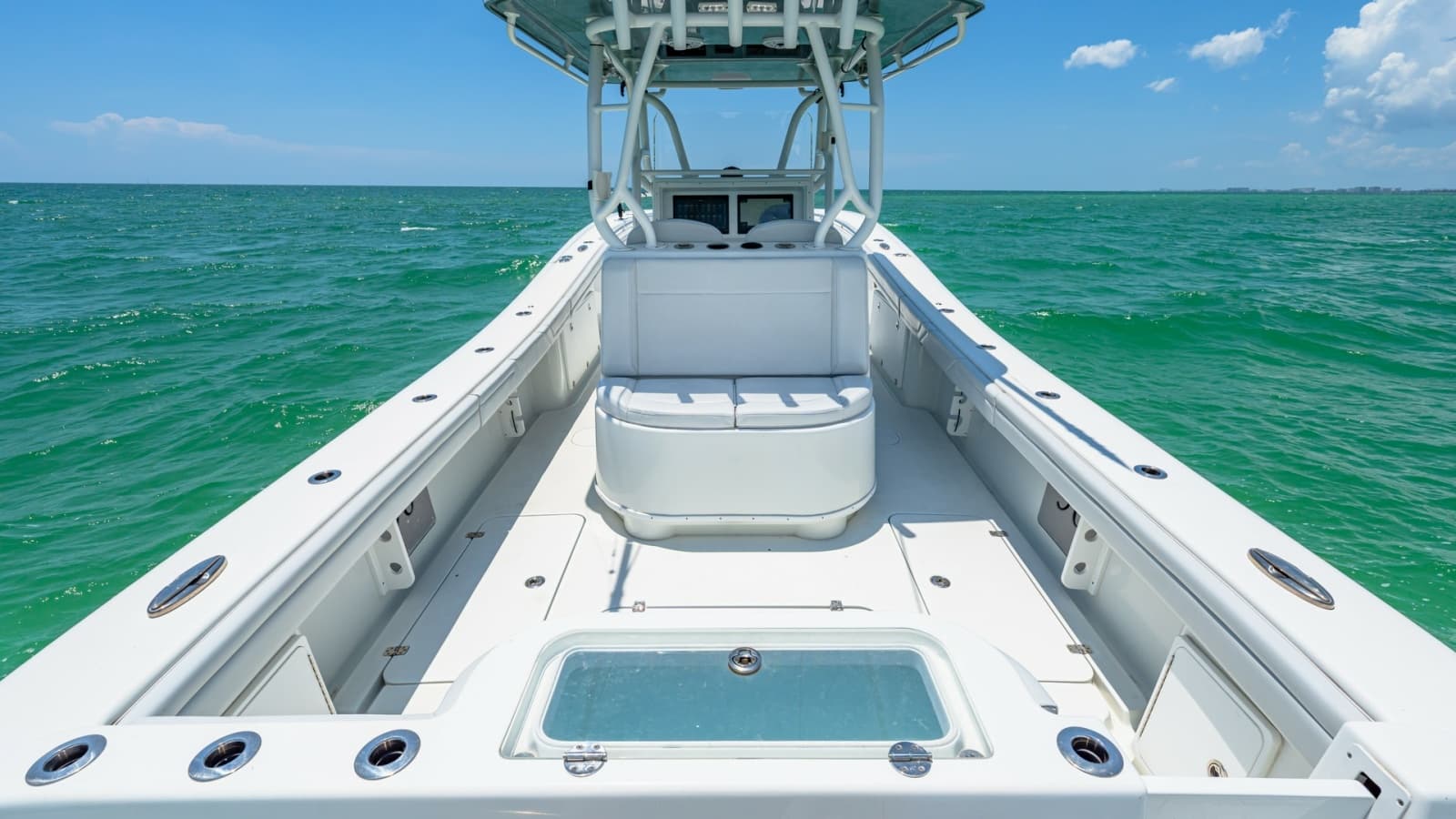 Spacious Center Console Cockpit