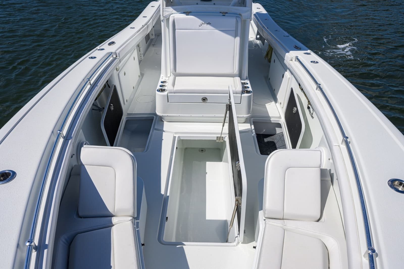 Yellowfin 34 - Bow & Forward
