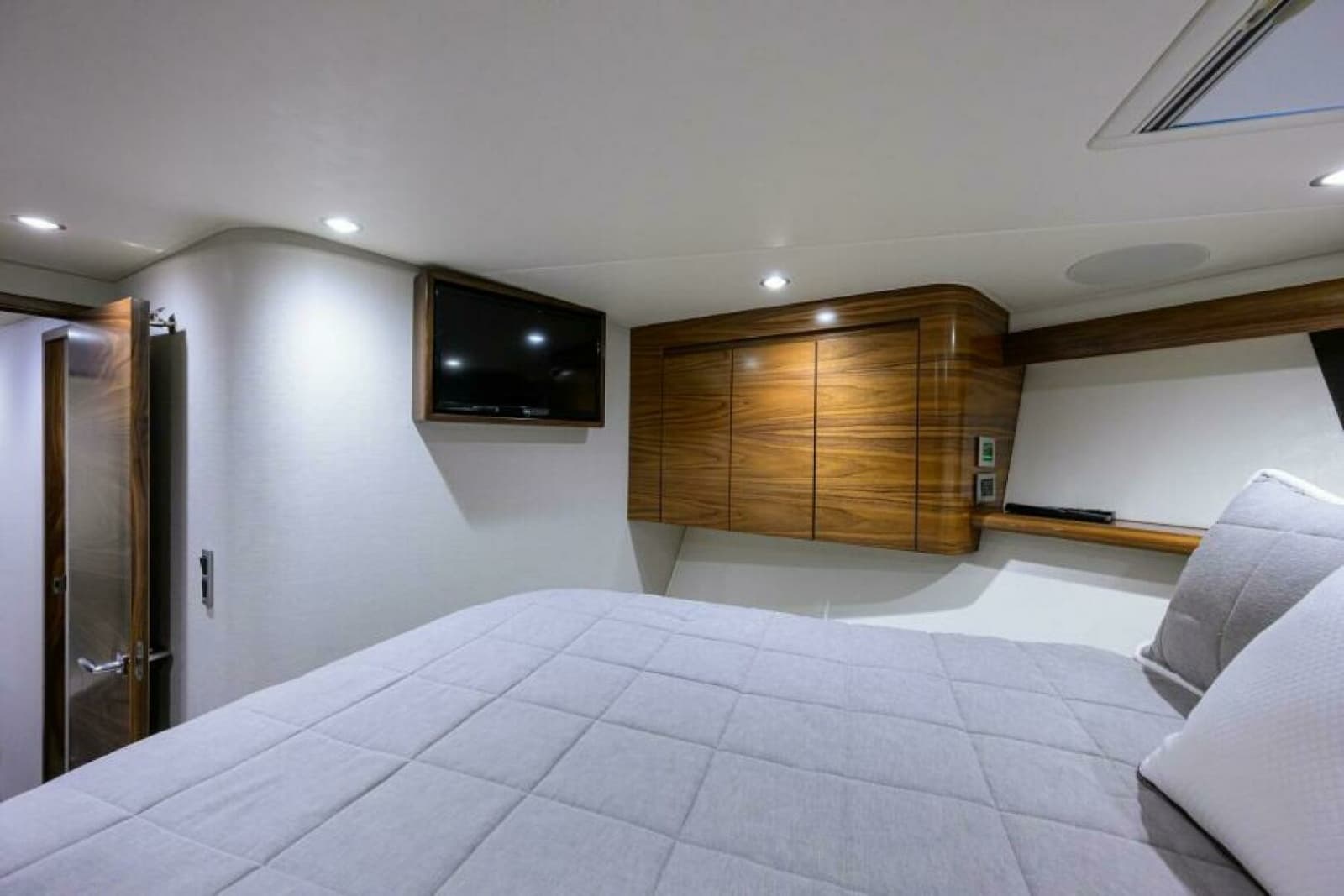 Viking 54 - TROUBLE FREE - Forward Stateroom