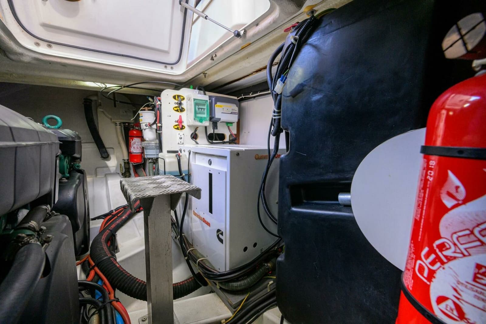 Beneteau 38 GT - Engine Room