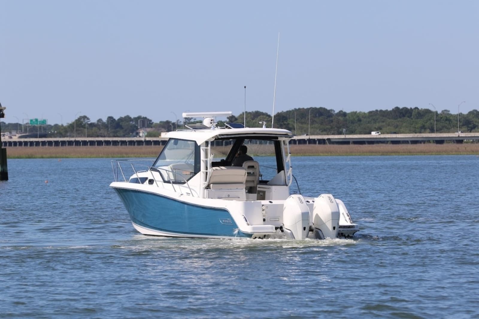 Boston Whaler 32 - SIP N SEA - Exterior Profile