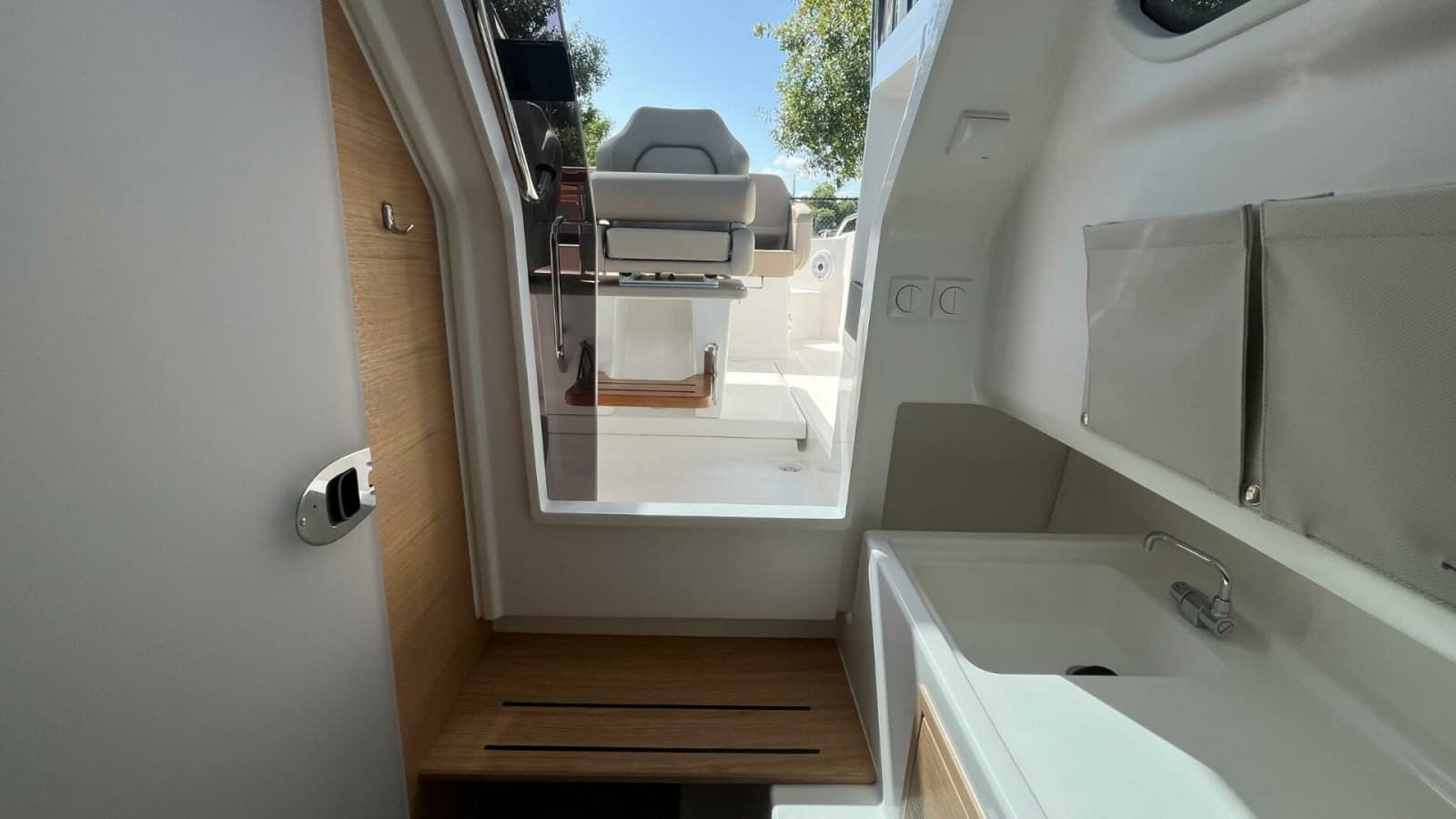 2024 Nimbus Tender 8