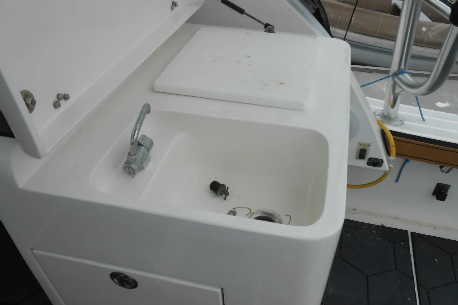2004 Topaz 32 Express