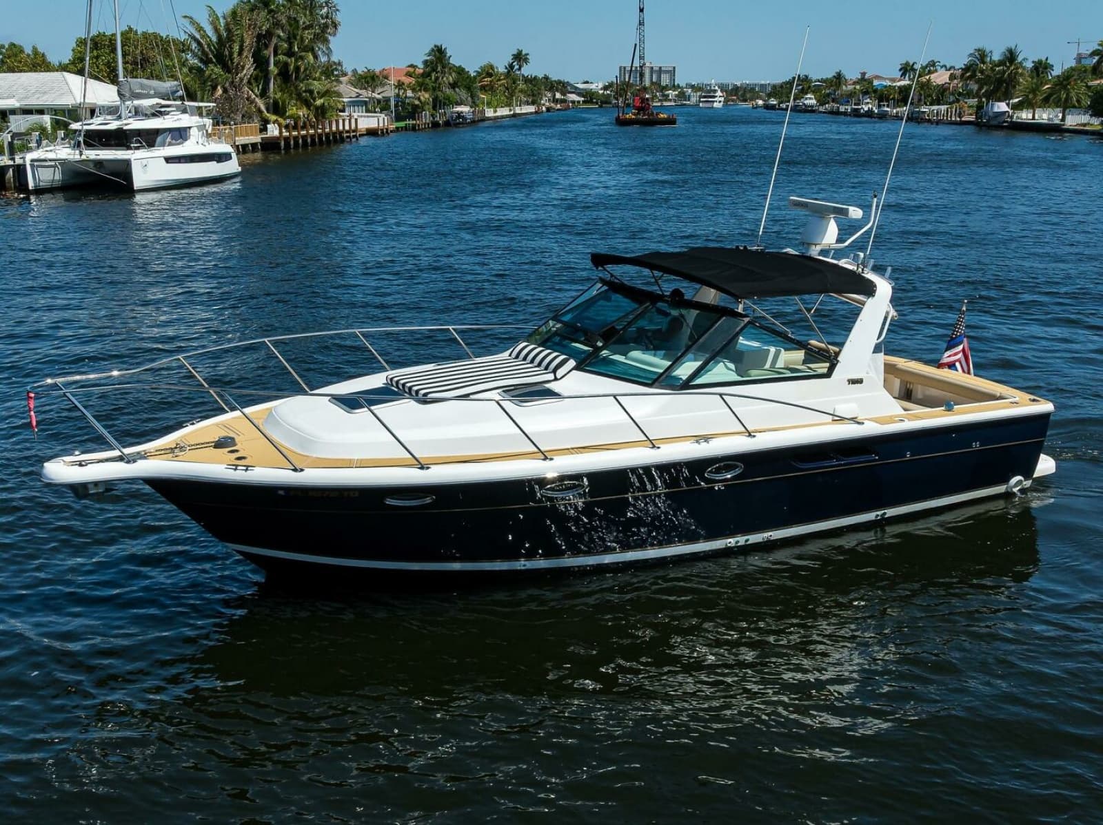 Tiara 3100 LE Black Jack - Profile