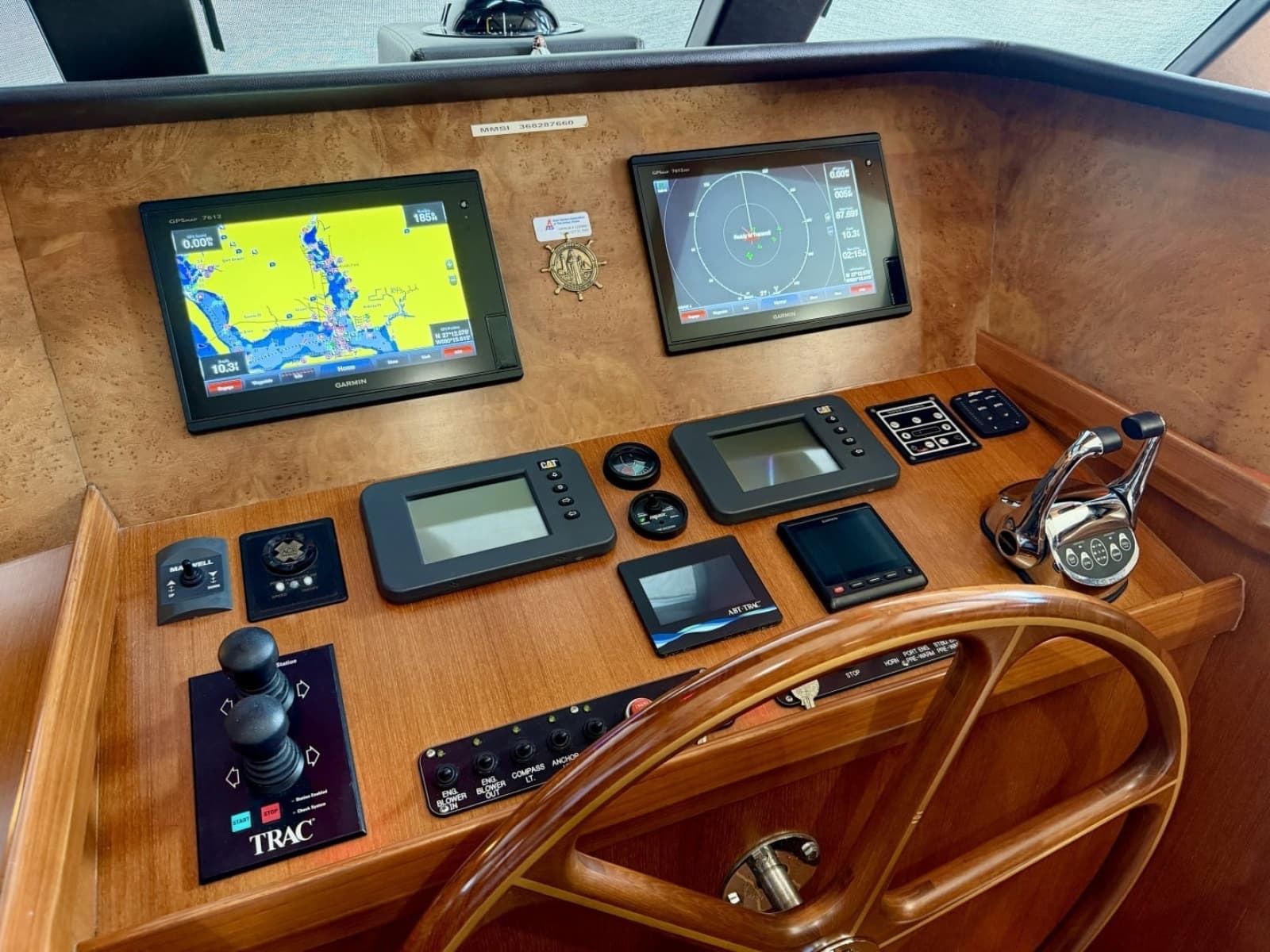 Alaskan 70 OHANA - Interior Helm