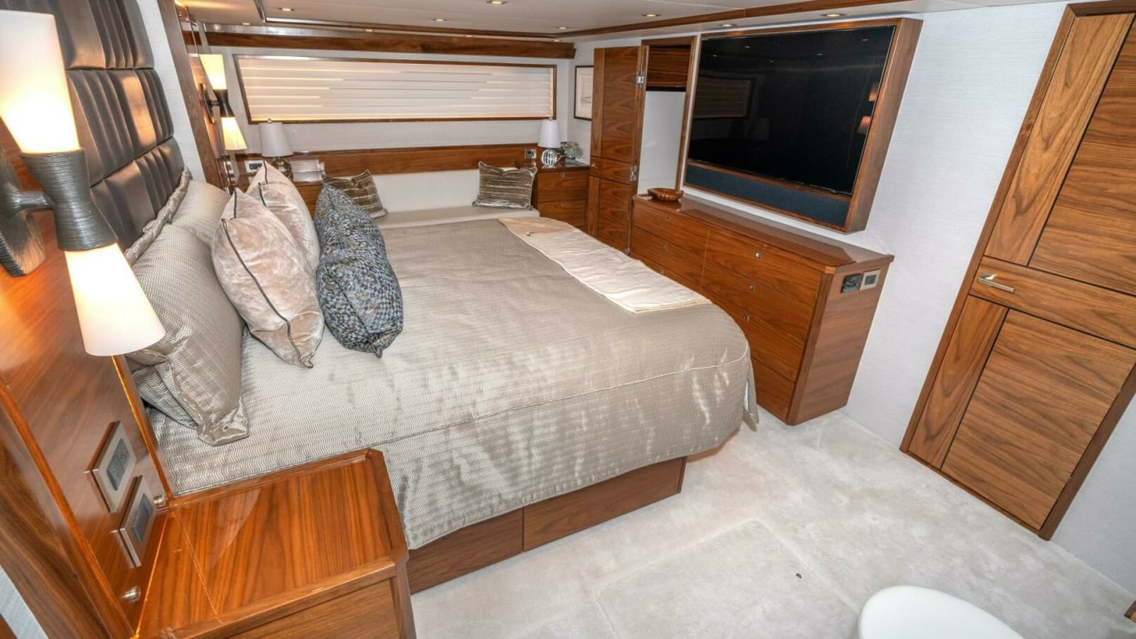 2025 Viking 90C "Zatara"