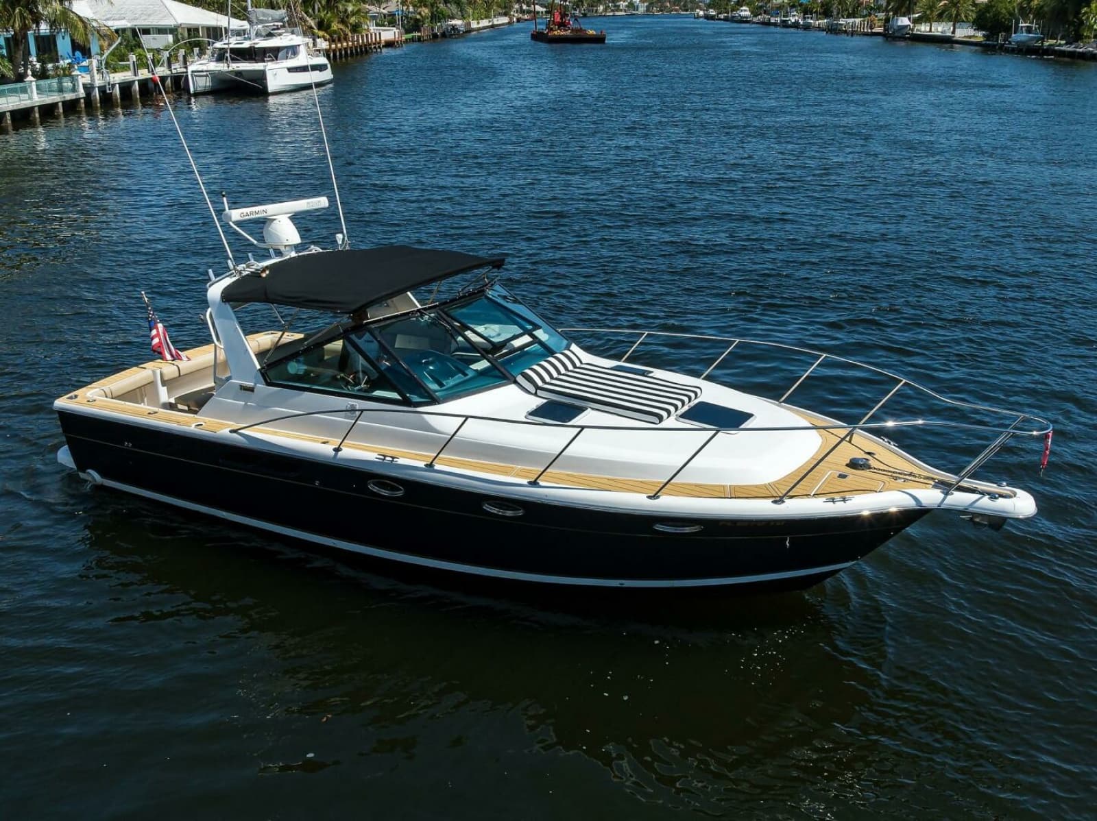 Tiara 3100 LE Black Jack - Profile