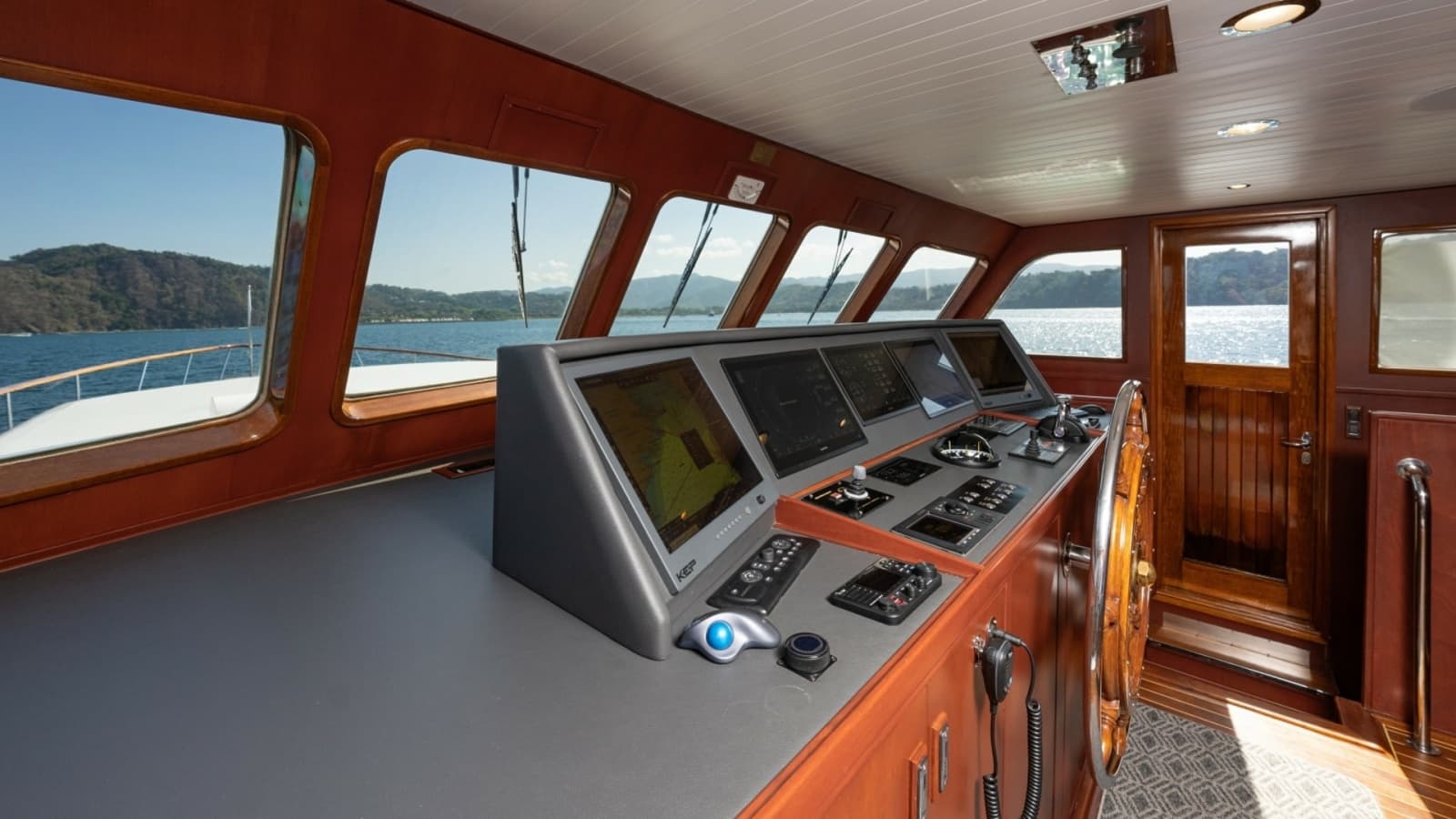 1971 Feadship 101 Pilothouse