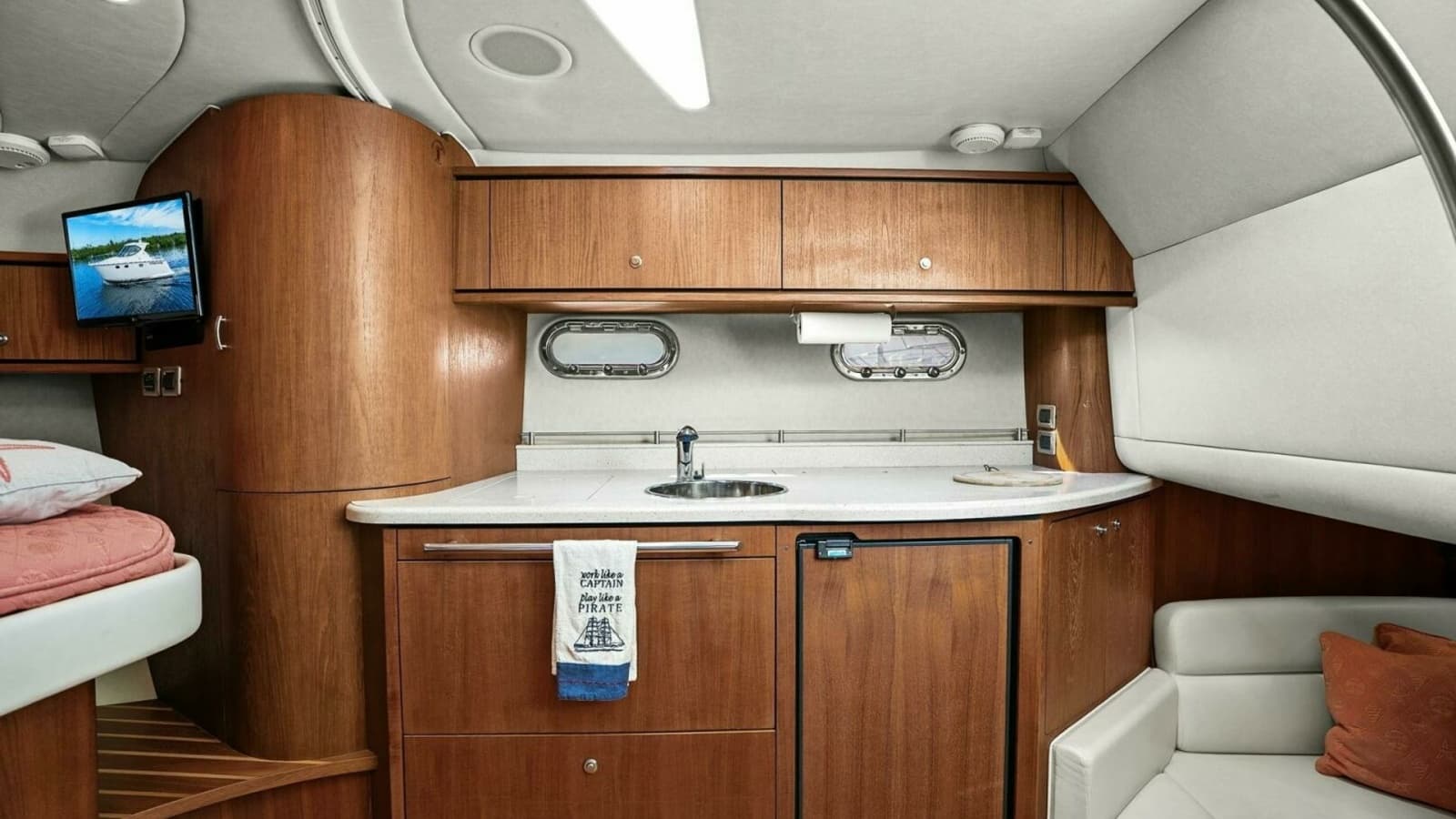 2008 Tiara Yachts 3500 Sovran "Fridge Benefit"