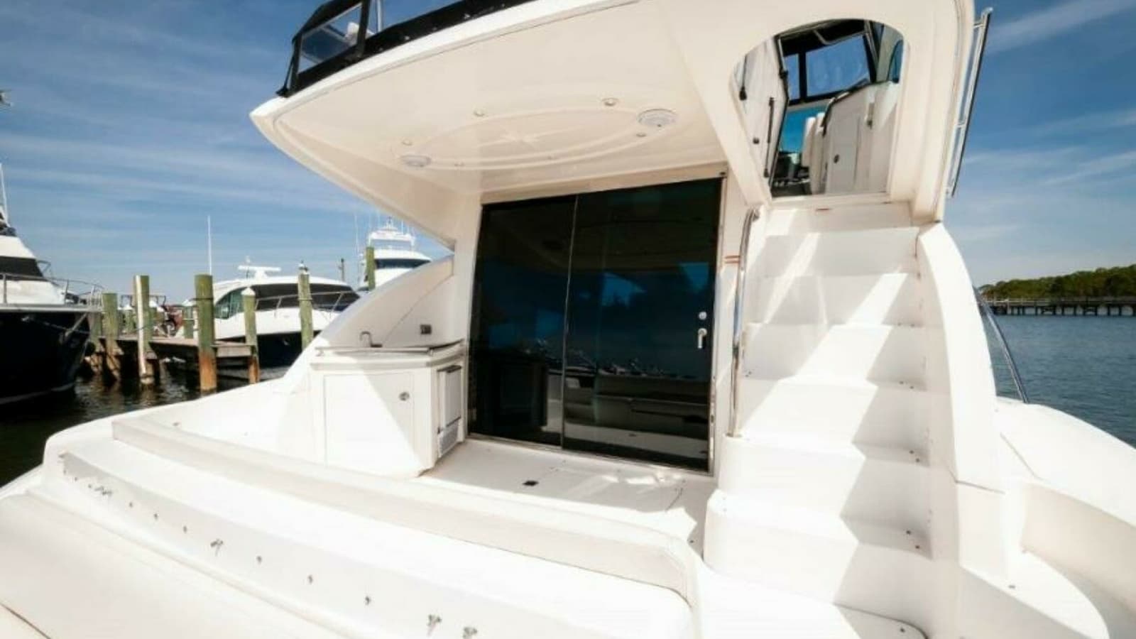 2006 47 Cruisers Cockpit