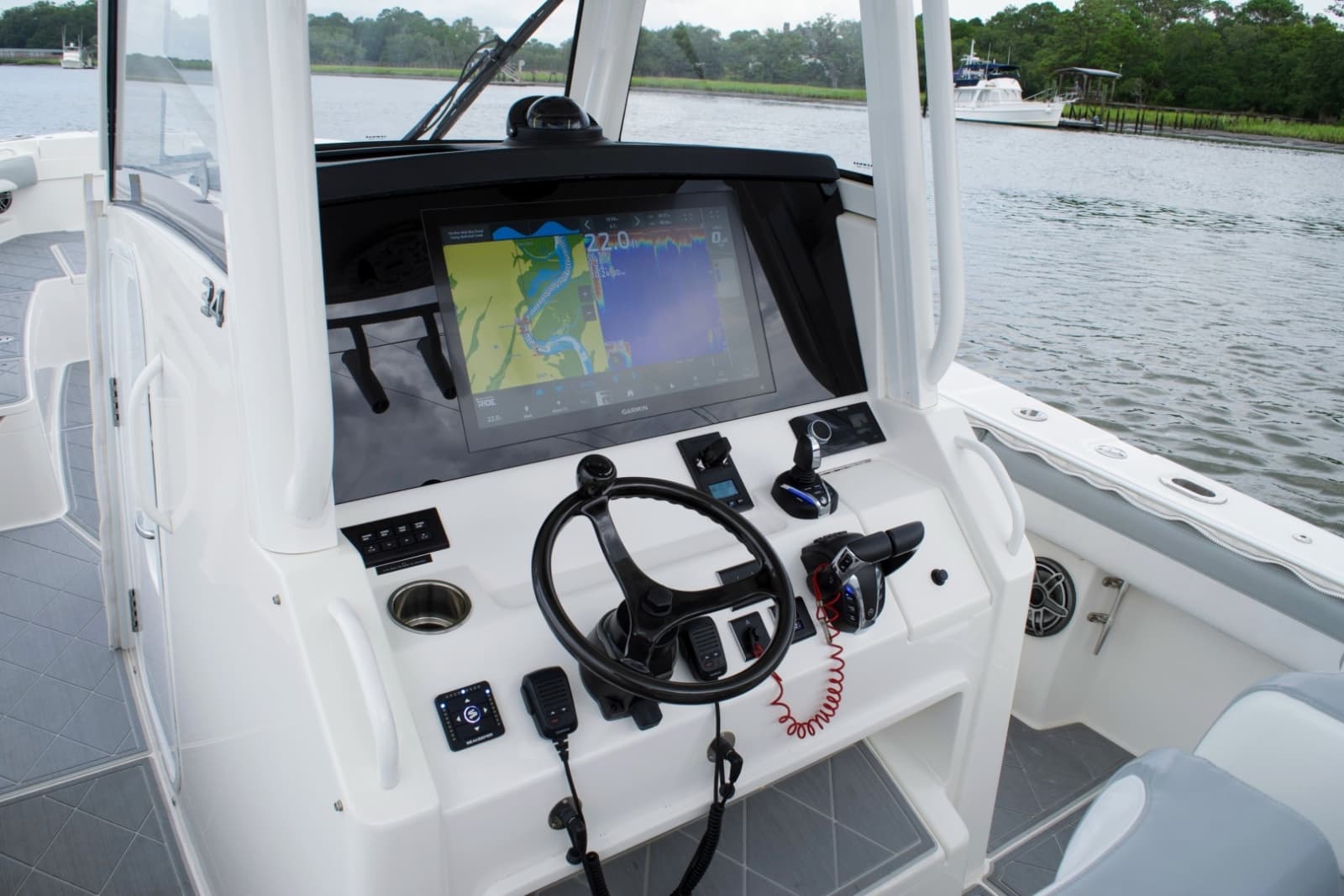 Regulator 34 - BIG DEAL - Helm