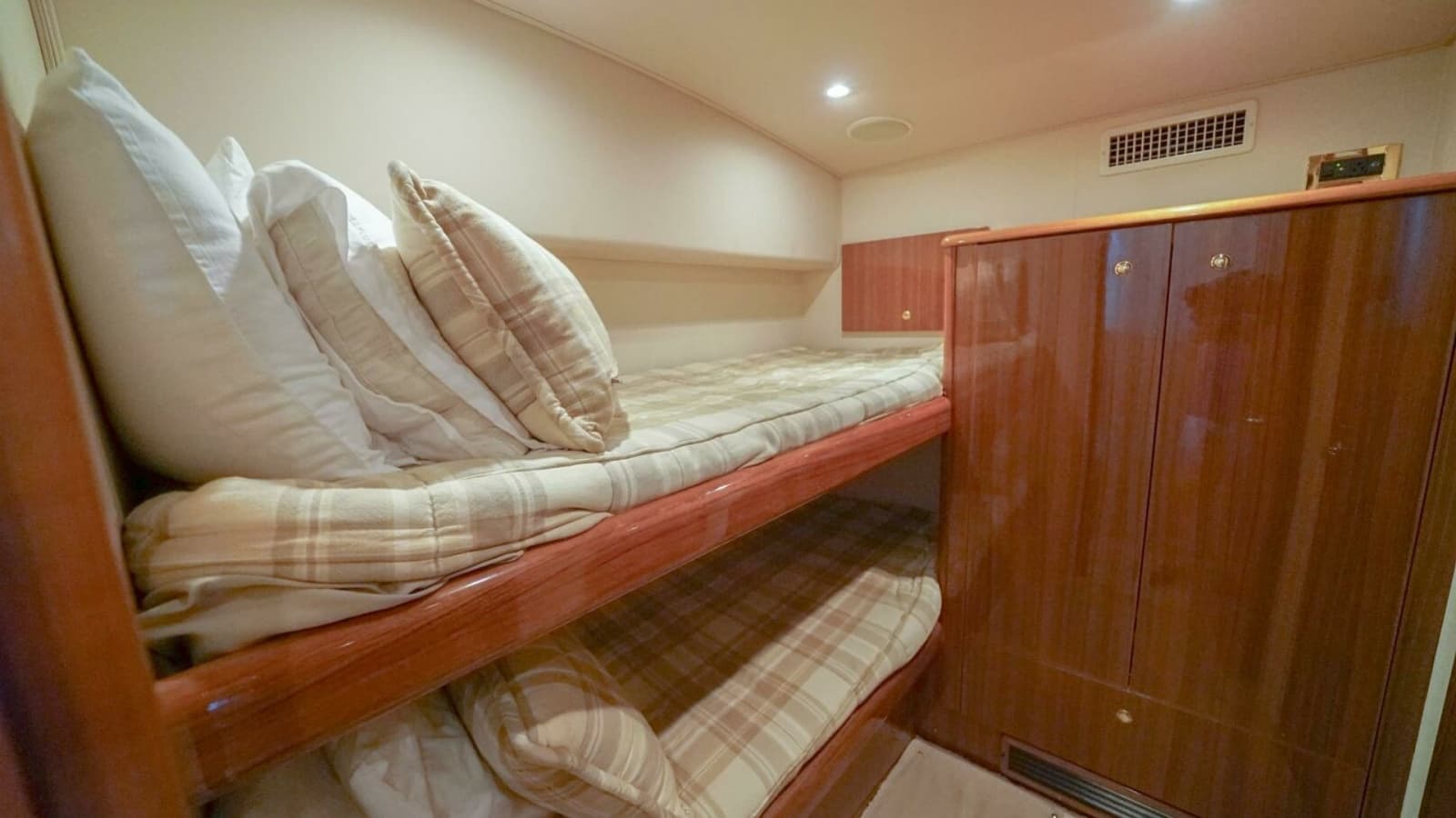 2007 Viking 45 Convertible Bad Habits