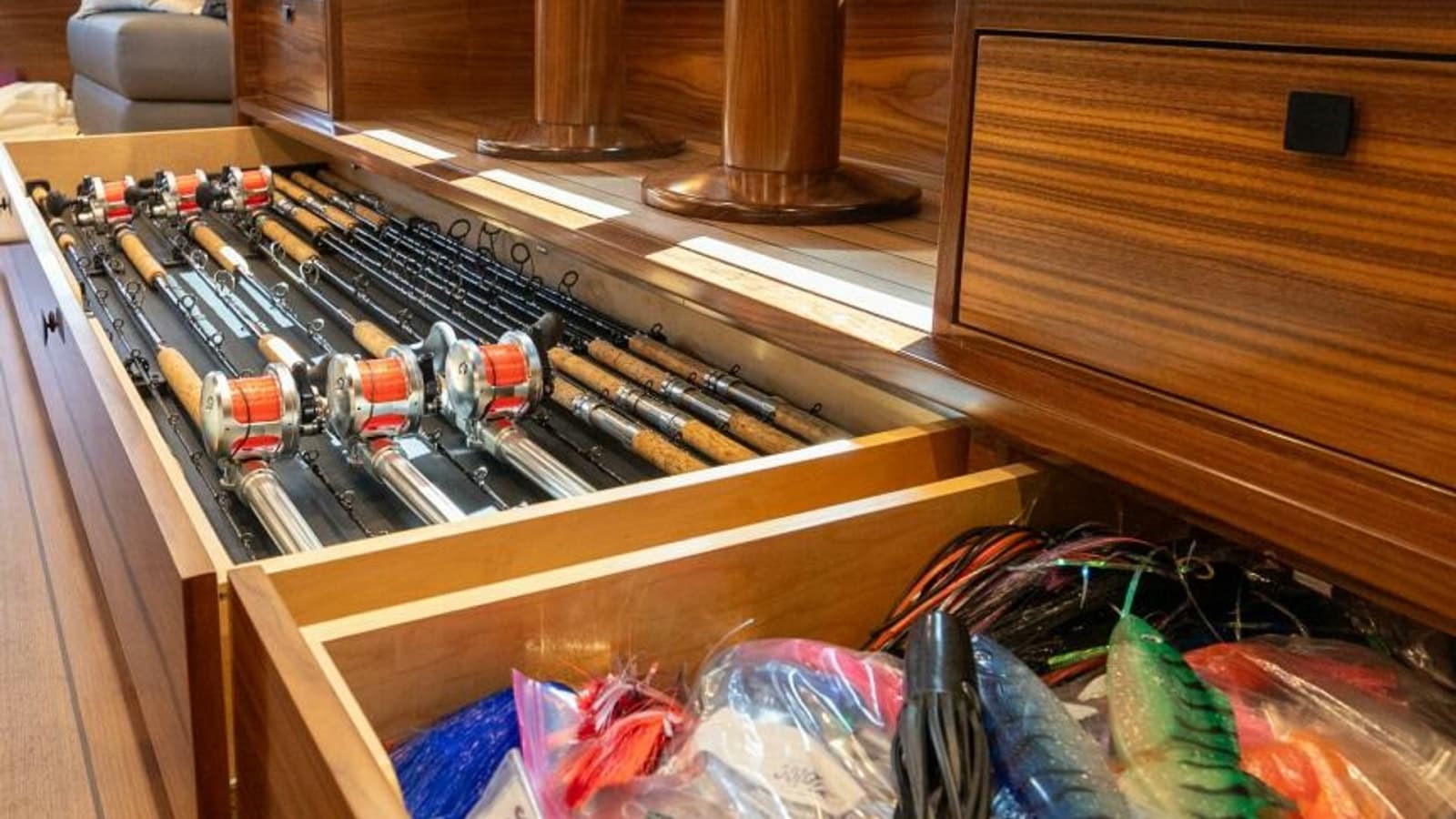 2025 82 Viking Convertible Boujie Under Dinette Tackle (3)