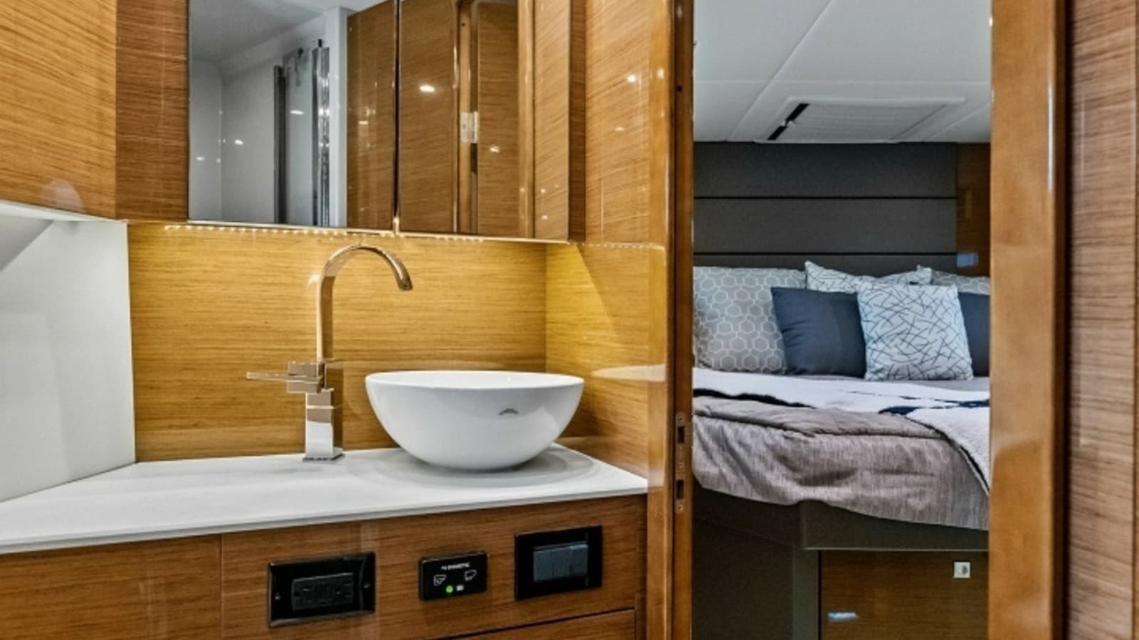 2019 Cruisers Yachts 42 Cantius 'Truly Ineffable'