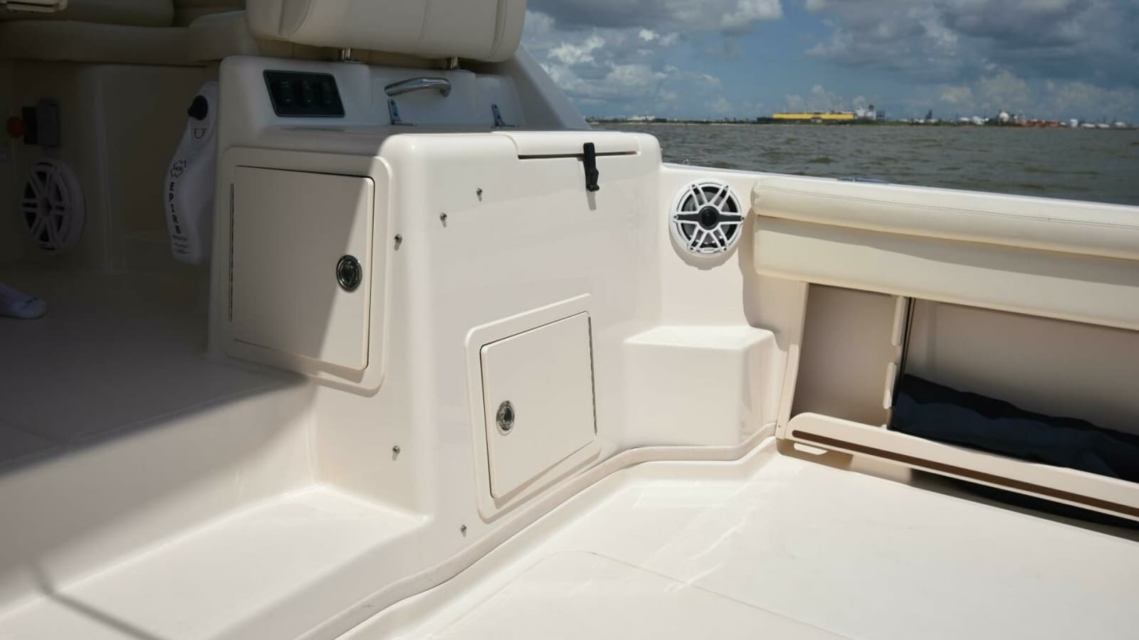 2016 Grady-White 330 Express