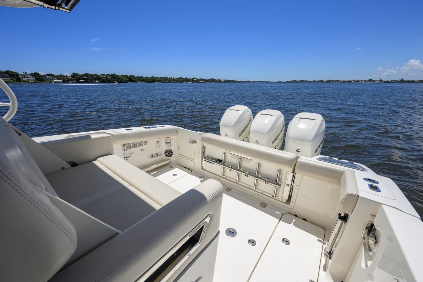 Boston Whaler 35 - DERRYN -  Cockpit
