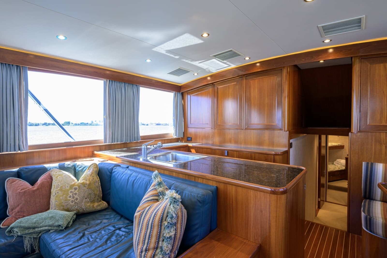 Rybovich 60 SIBONEY - Salon/Galley