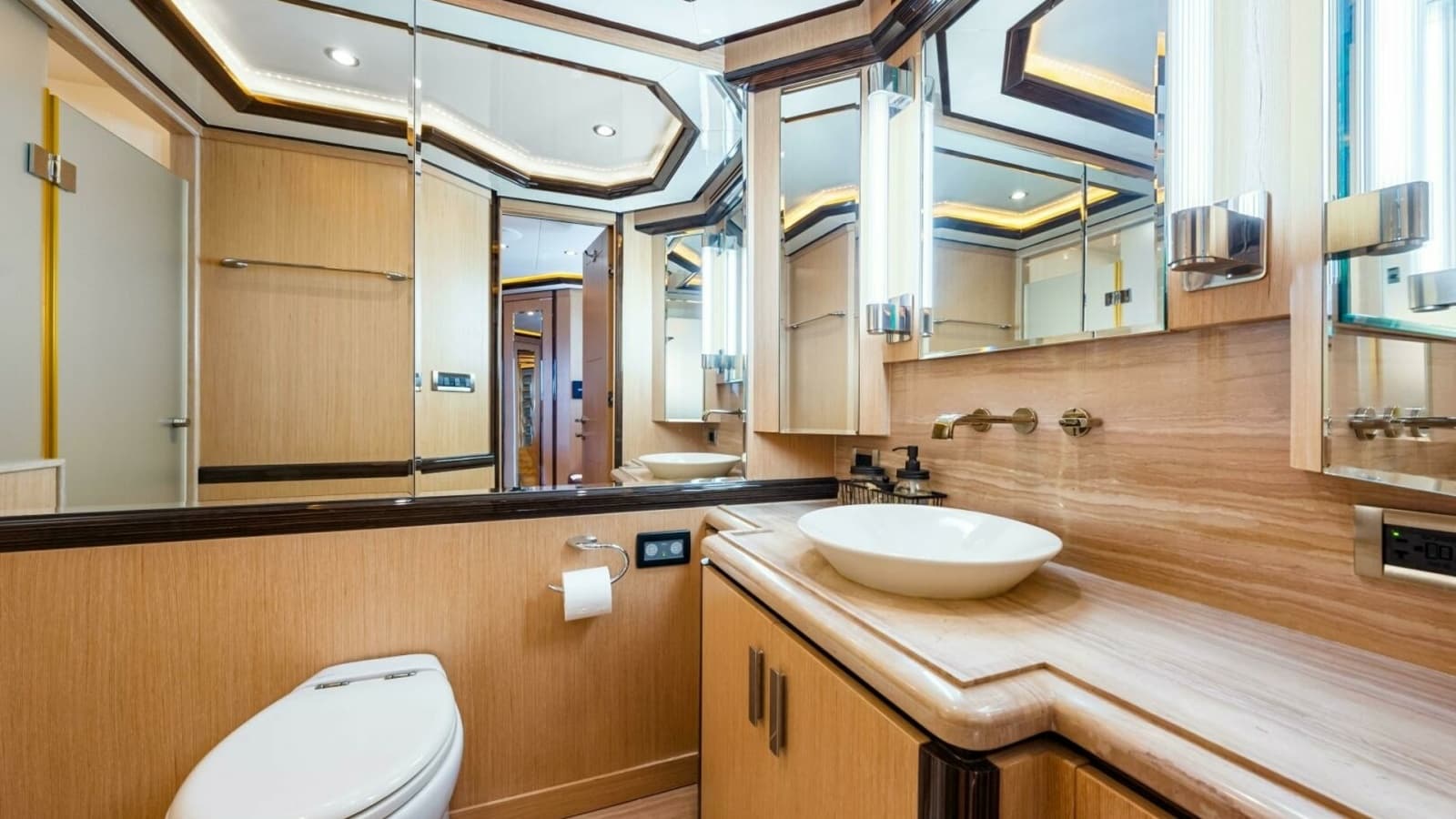 2010 83 Ocean Alexander Motor Yacht 'Relentless'