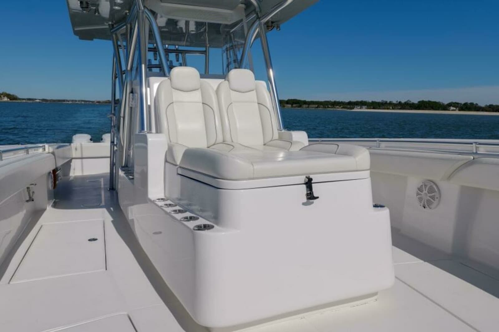 SeaHunter 38 Reel Escape- Forward Seating