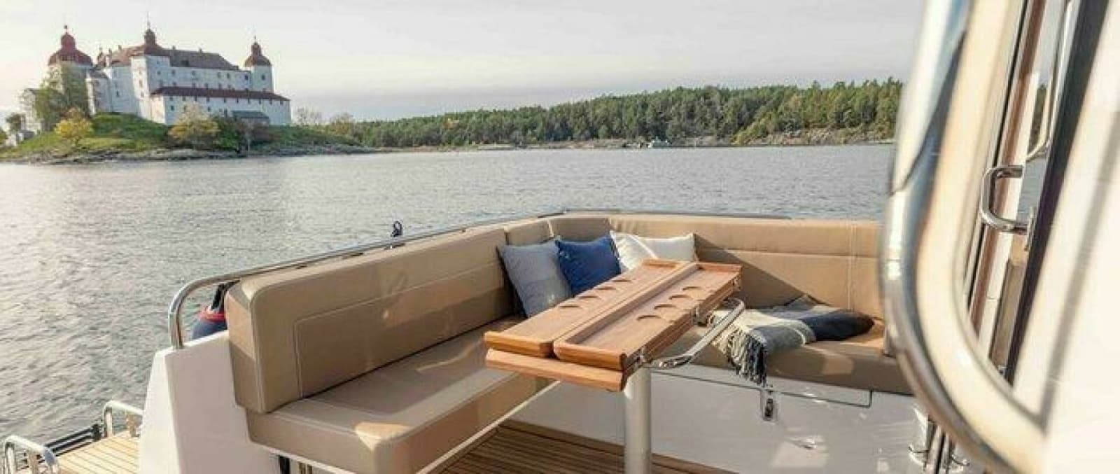 Nimbus 365 Coupe Aft Seating