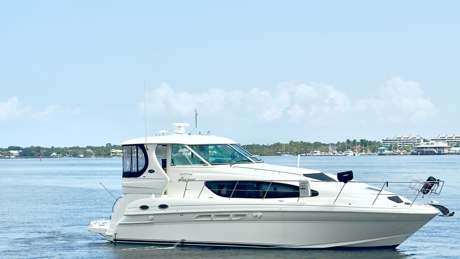 Starboard Profile of Sea Ray 40