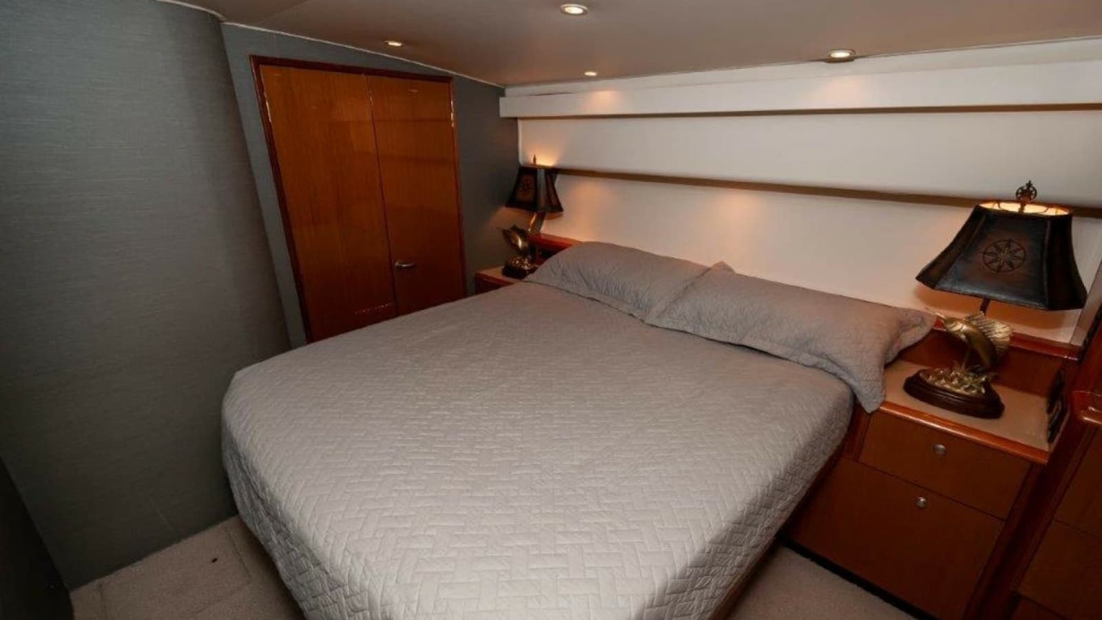 2001 61 Viking Convertible Ellie B Master Stateroom
