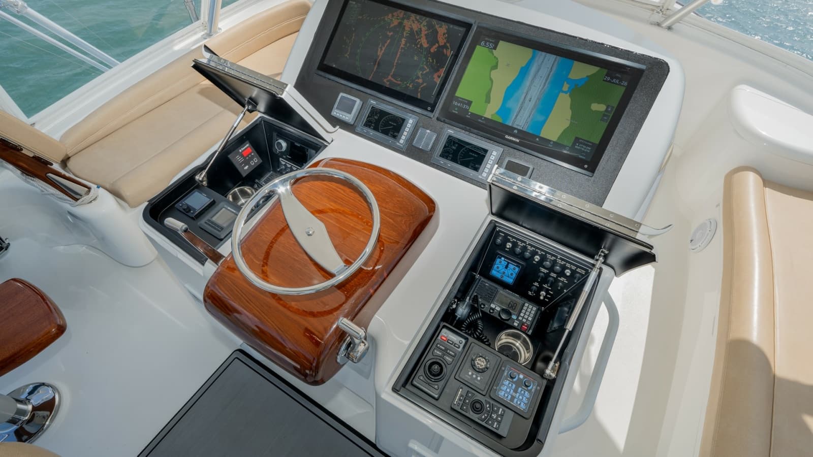 Flybridge Helm Station with Electronics