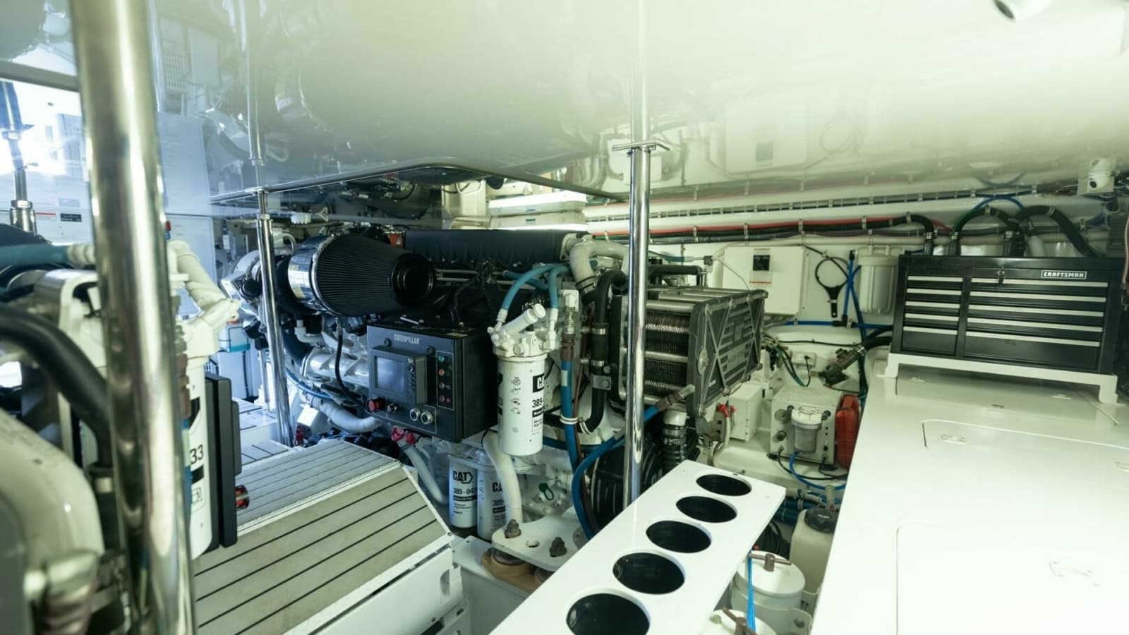 2016 Hatteras GT60 KNOT ON CALL Engine Room 1