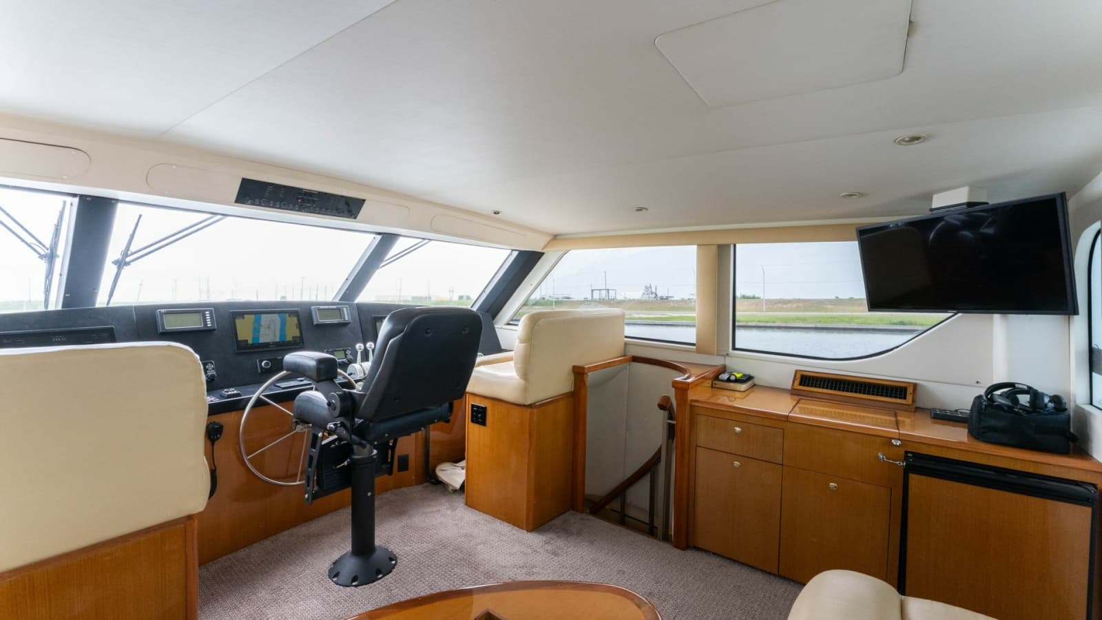 Enclosed Bridge Helm Station