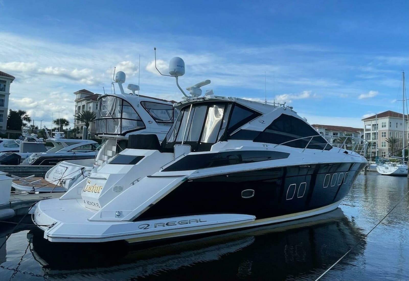 Regal 52 Sport Coupe - Profile