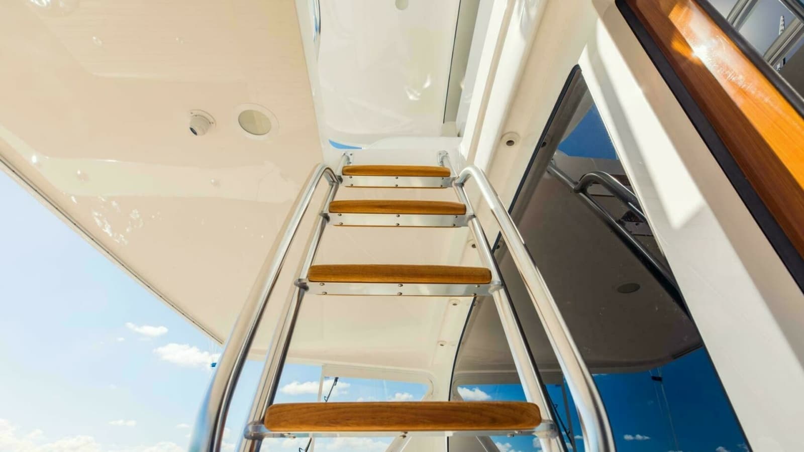 2020 Viking 72 Enclosed Bridge