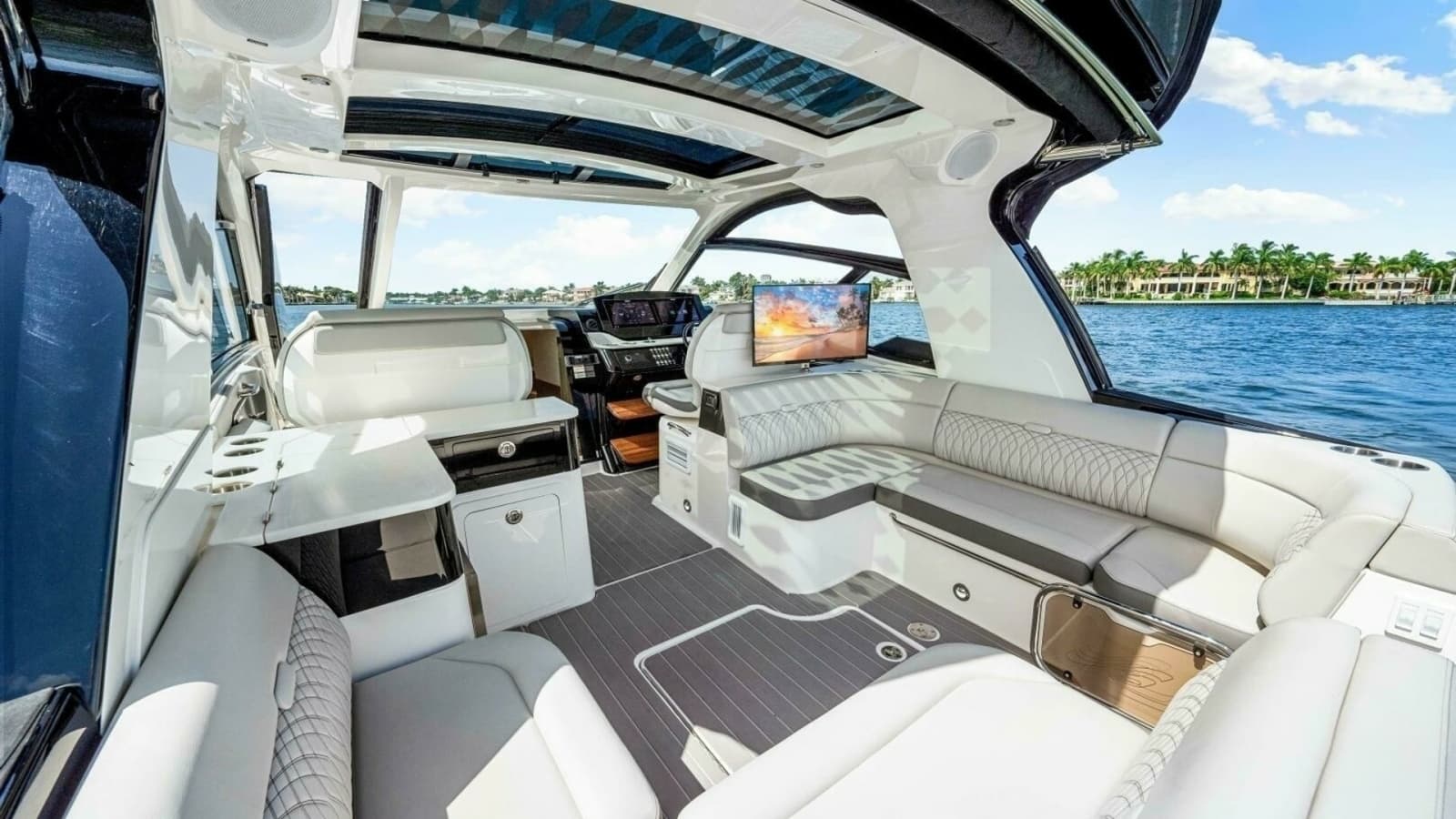 2022 Sea Ray 370 Sundancer