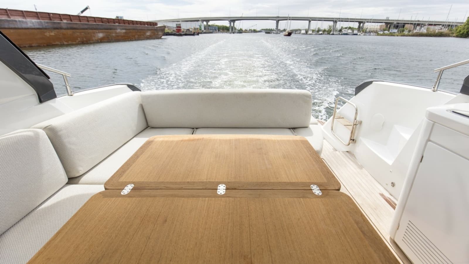2022 Beneteau 41 Grand Turismo War Downs Eagle Topside (10)