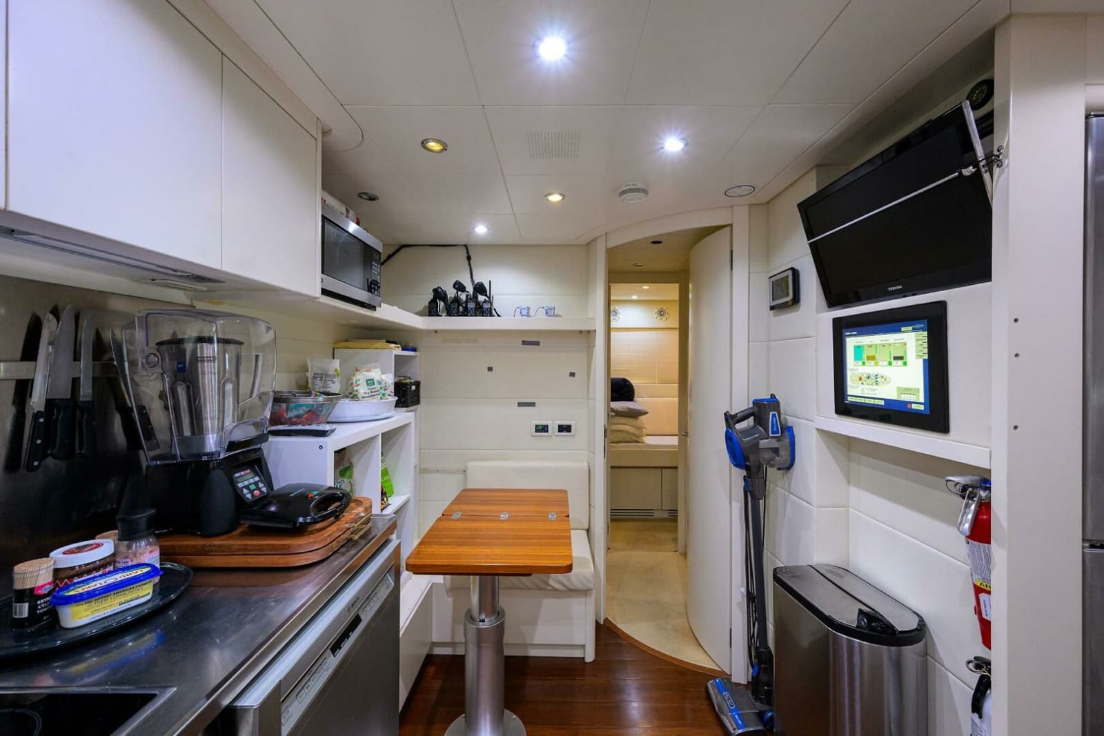 2009 Pershing 90 Express