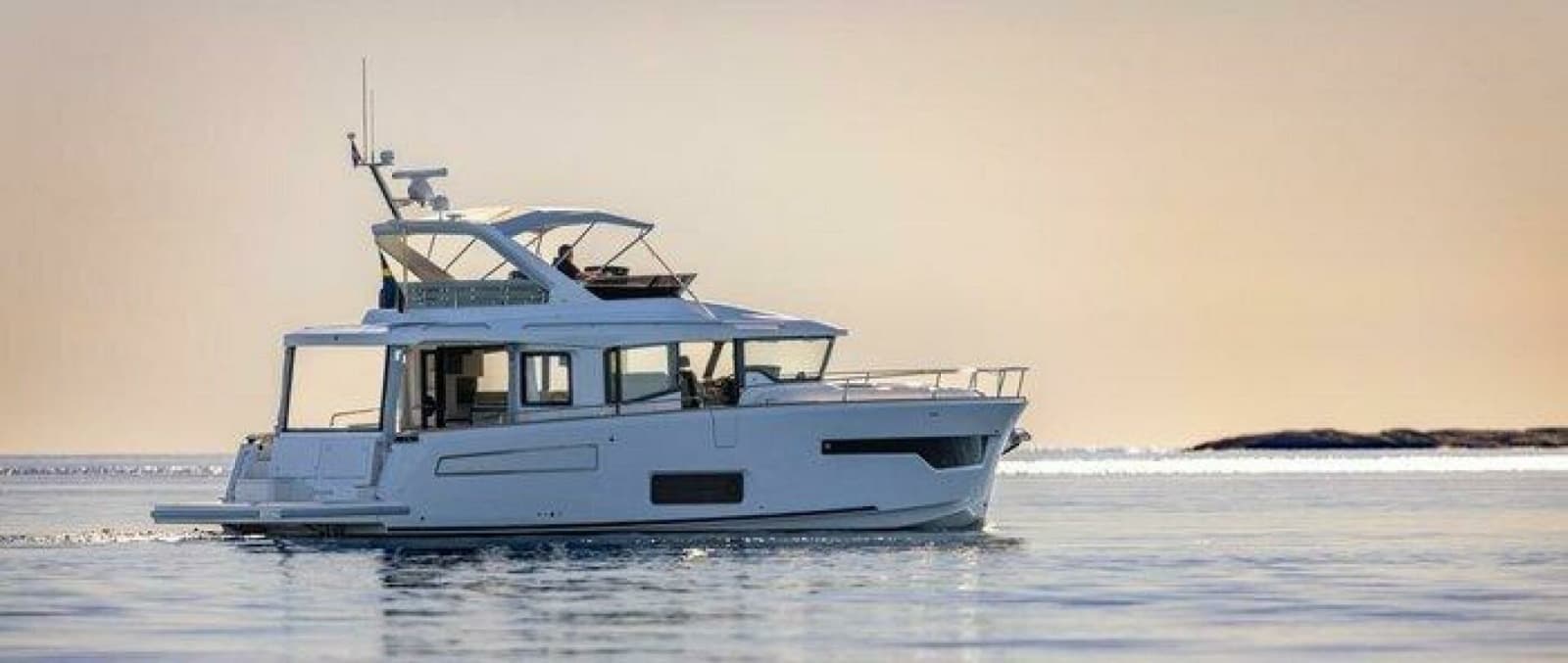 Nimbus 495 Flybridge Profile