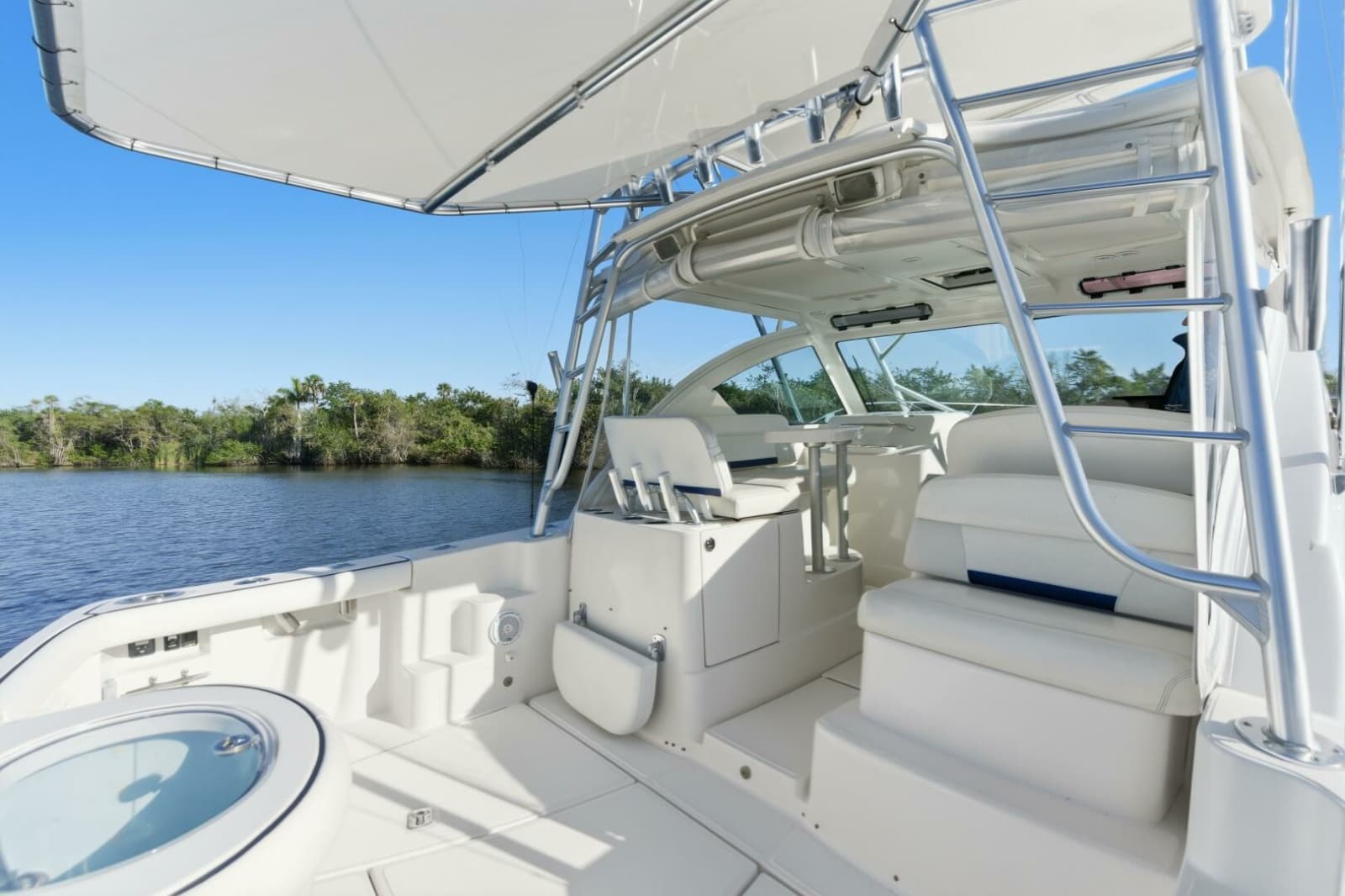 Tiara 31 Serenity- Cockpit
