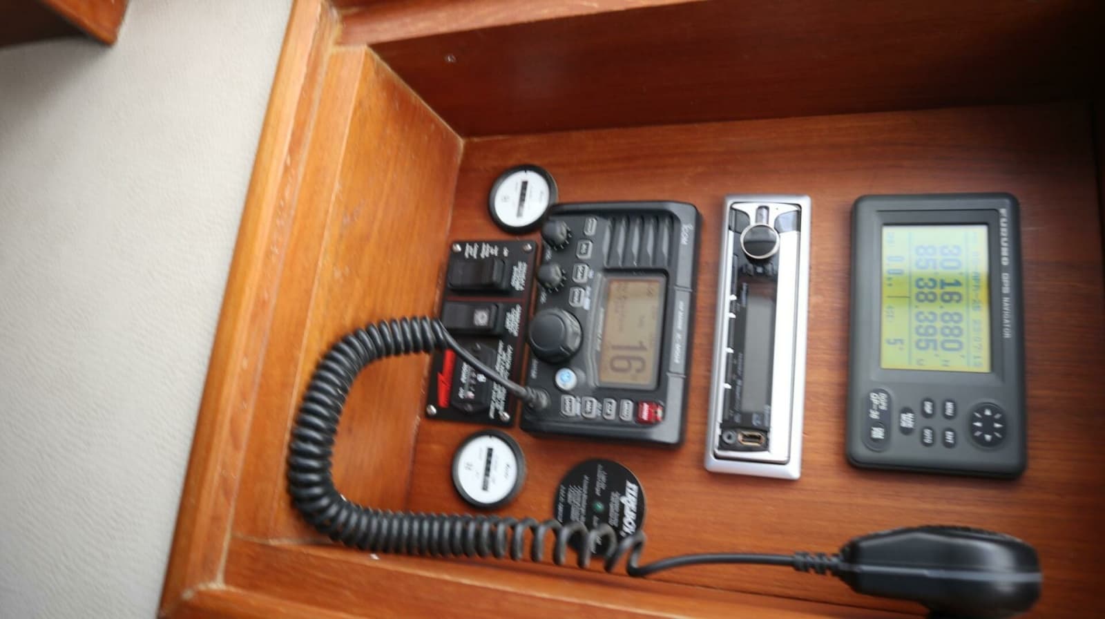 2002 Miller Marine 38 Open