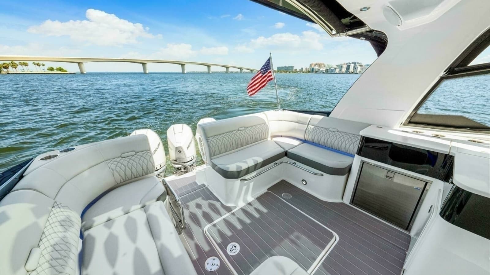 2022 Sea Ray 370 Sundancer
