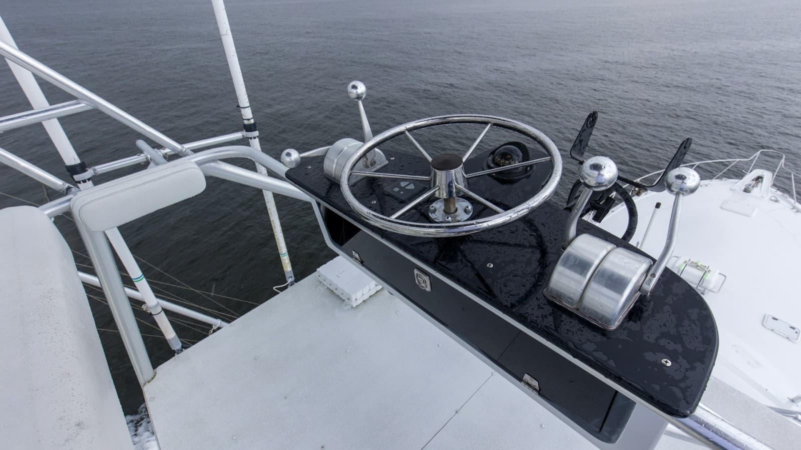 1999 Hatteras 60 Enclosed Bridge Better Days Tower Helm (2)