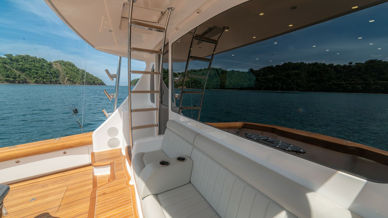 Aft Deck Seating with Scenic View