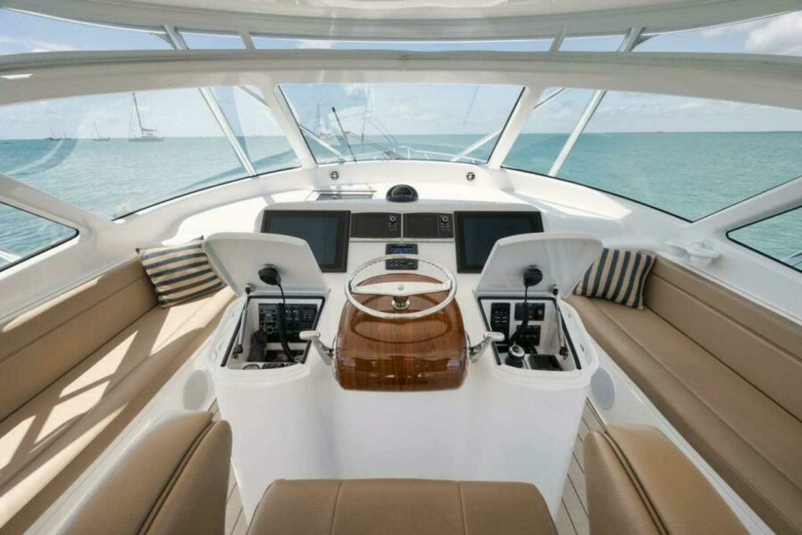 Viking 42 GAMECHANGER - Flybridge