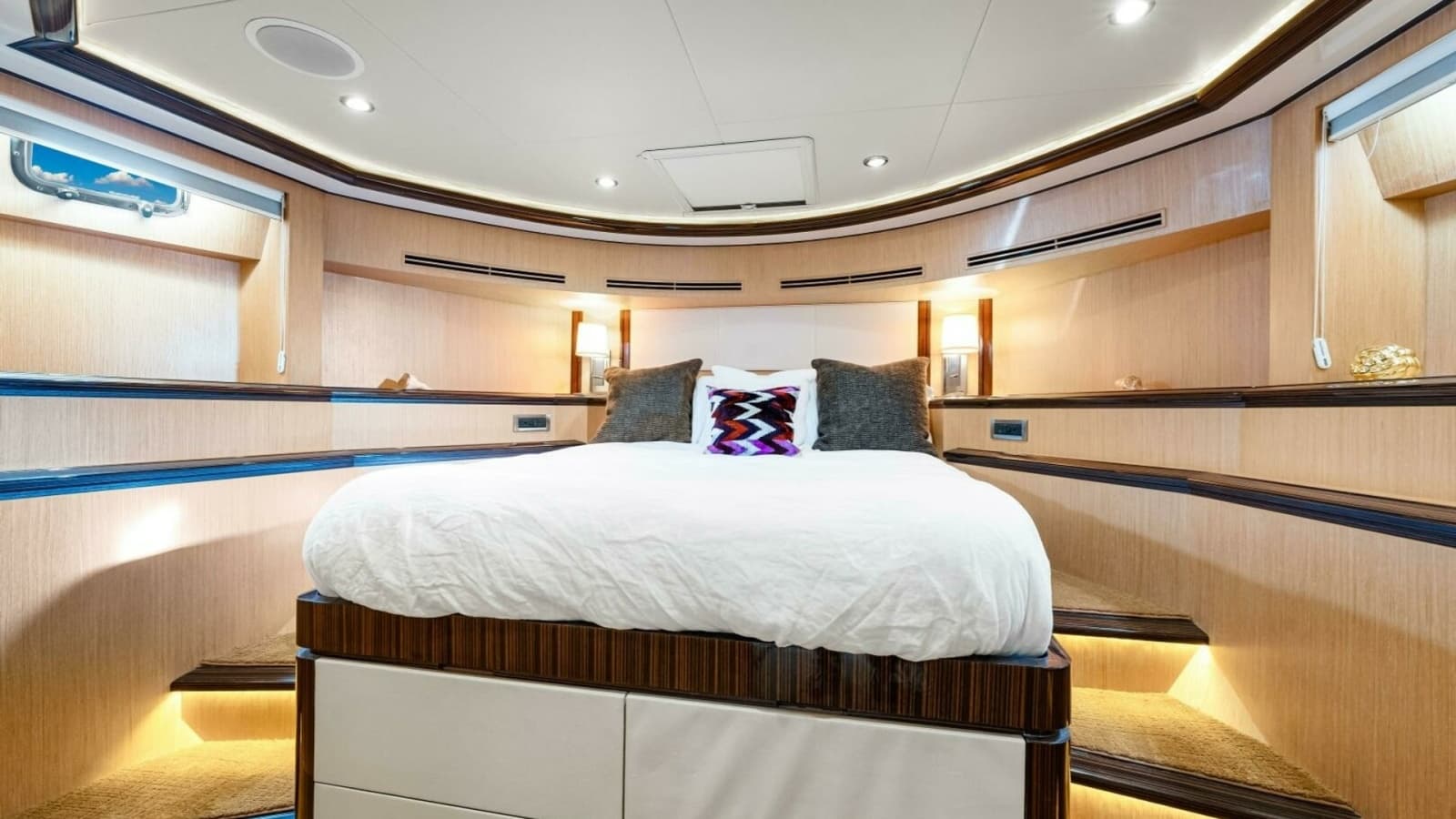 2010 83 Ocean Alexander Motor Yacht 'Relentless'