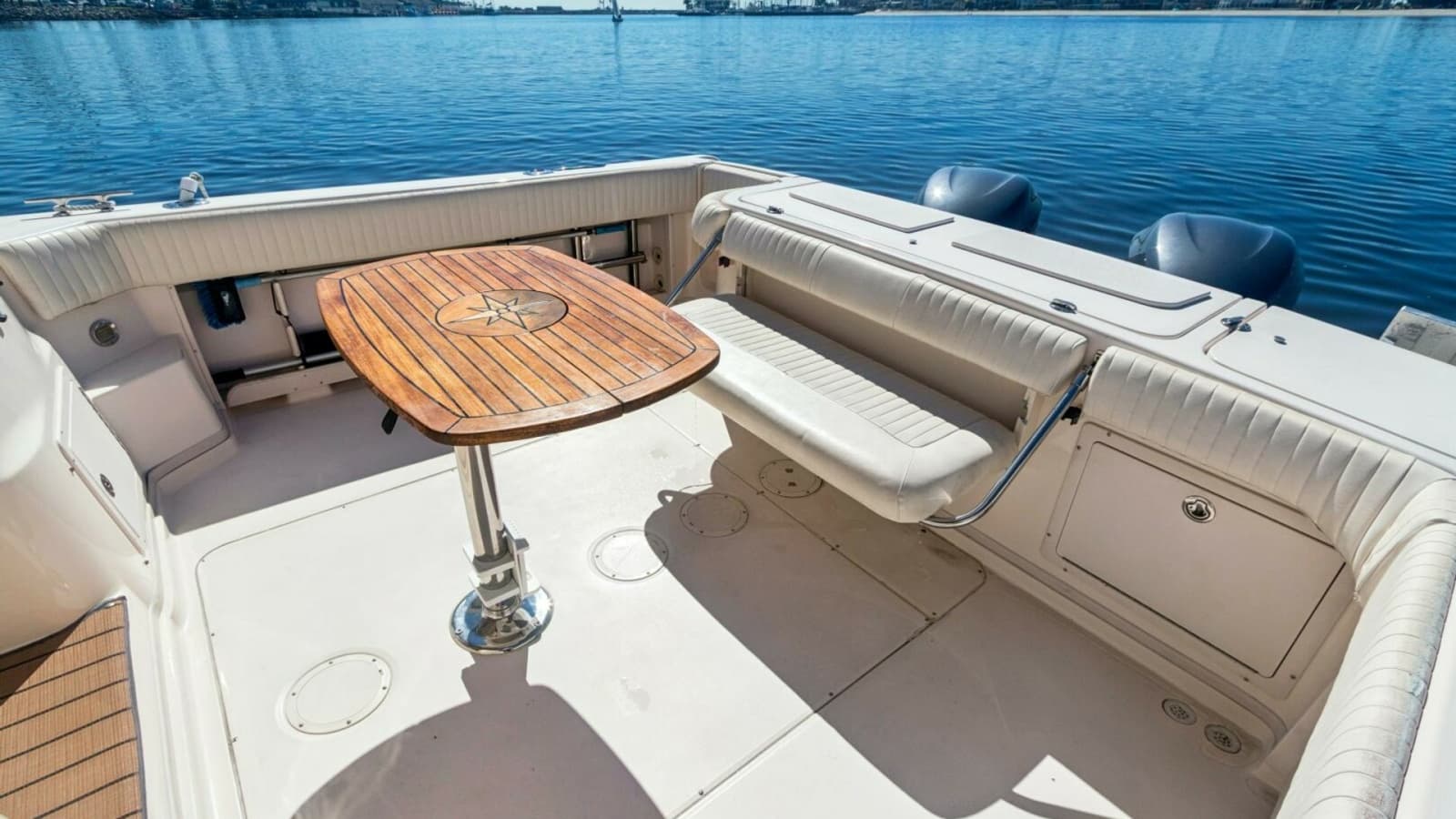 2006 Grady-White 330 Express - "POLE POSITION": Spacious Aft Deck with Seating