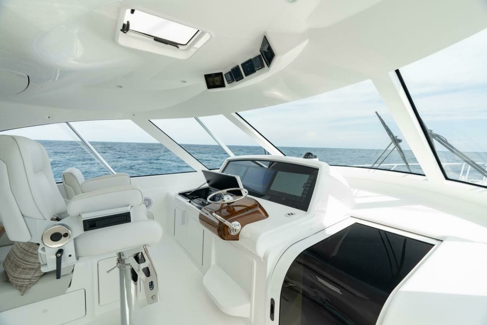 Viking 54 Sport Tower - Command Deck